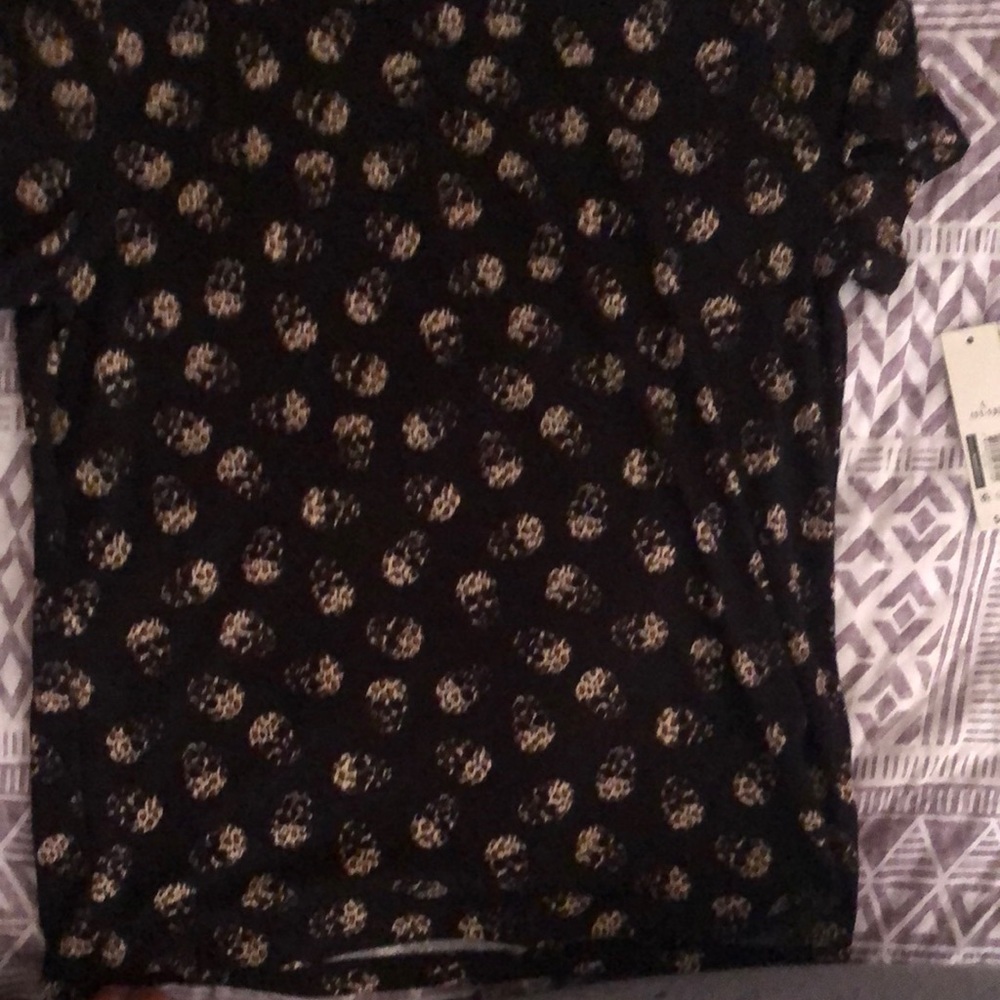 This shirt has not been worn and is a large(11-13). The shirt has cheetah skulls